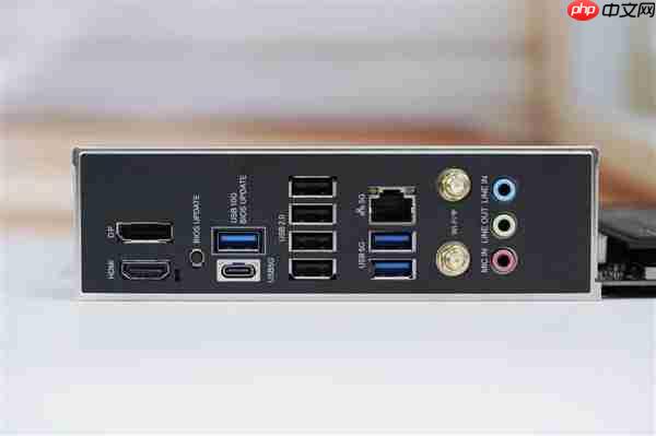 高性价比游戏利器!七彩虹战斧B850M超级黑刃主板图赏