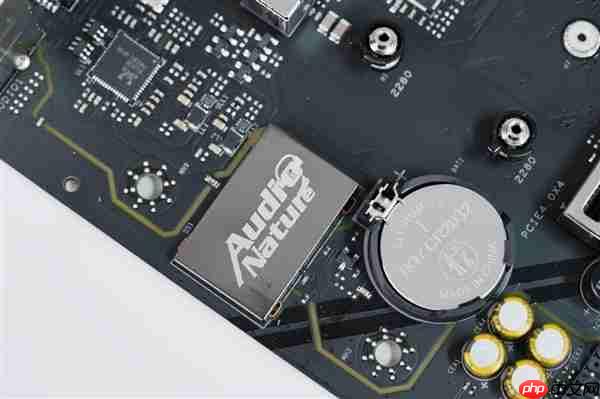 高性价比游戏利器!七彩虹战斧B850M超级黑刃主板图赏