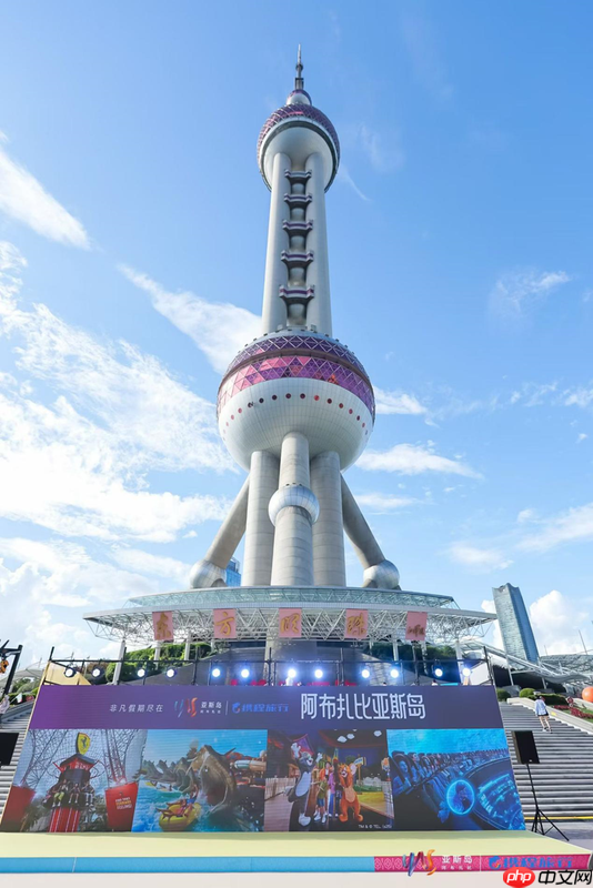 携程集团携手中东娱乐巨擘亚斯岛空降上海,沉浸式快闪活动点亮东方明珠