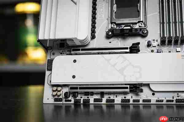 七彩虹两款WIFI7主板新品齐发!战斧超级黑刃与MEOW B850:首发799元起