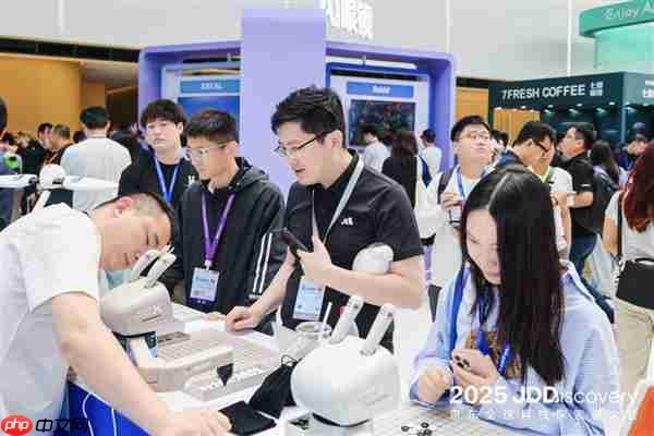 机器人叠衣、对话、踢足球 京东JDD大会上演“AI生活总动员”