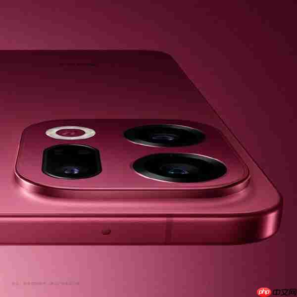 OPPO Find X9系列特别色亮相:红色机身 独创绒砂工艺