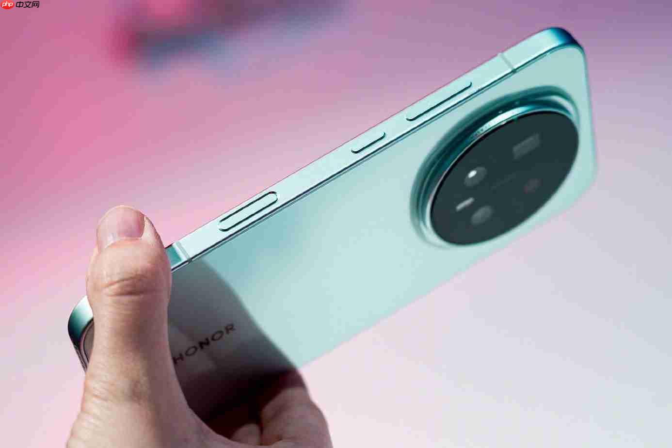 首批骁龙8至尊版旗舰荣耀Magic8系列真机亮相！携“天青釉”设计10月登场