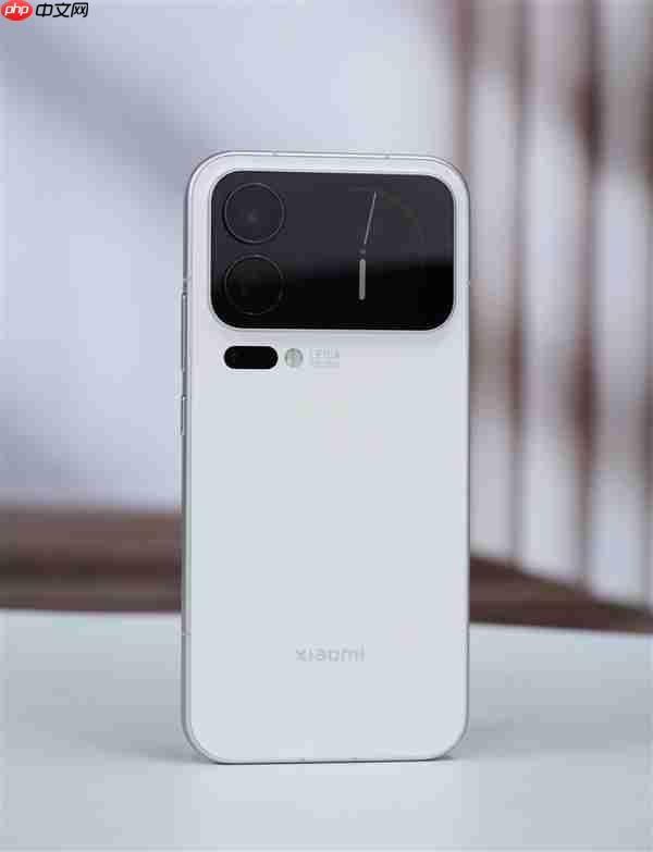 多一块屏对标iPhone 17 Pro Max！小米17 Pro Max图赏