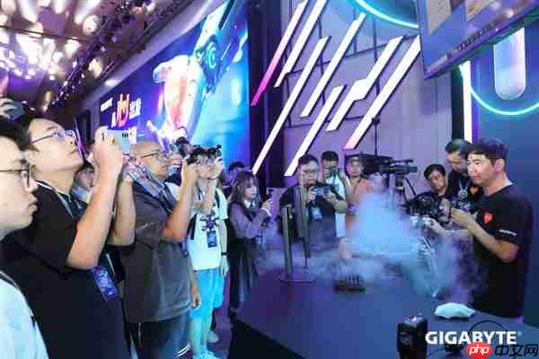 7.3GHz新纪录!HiCookie再创9800X3D+技嘉X870主板超频战绩