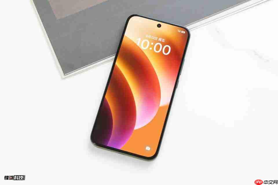 真我15T图赏:称手小直屏,轻薄耐用