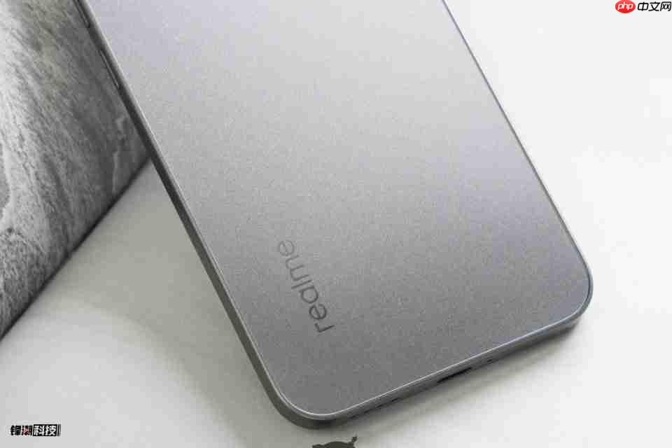 真我15T图赏:称手小直屏,轻薄耐用