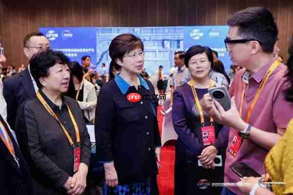 引领AI办公新变革:新一代智能硬件360 AI Note亮相北京服贸会