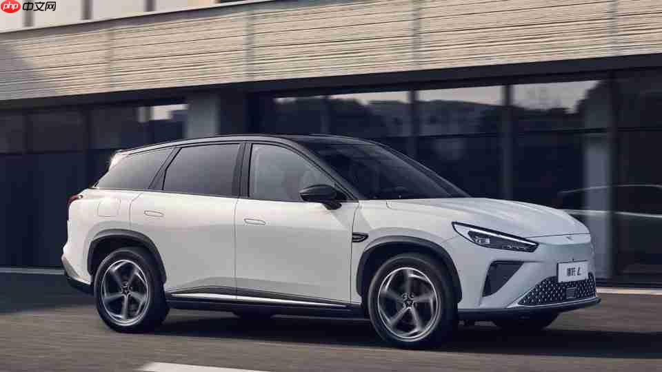 哪吒车主太难了!车企欠话费致断网,车机流量竟要用户自己补