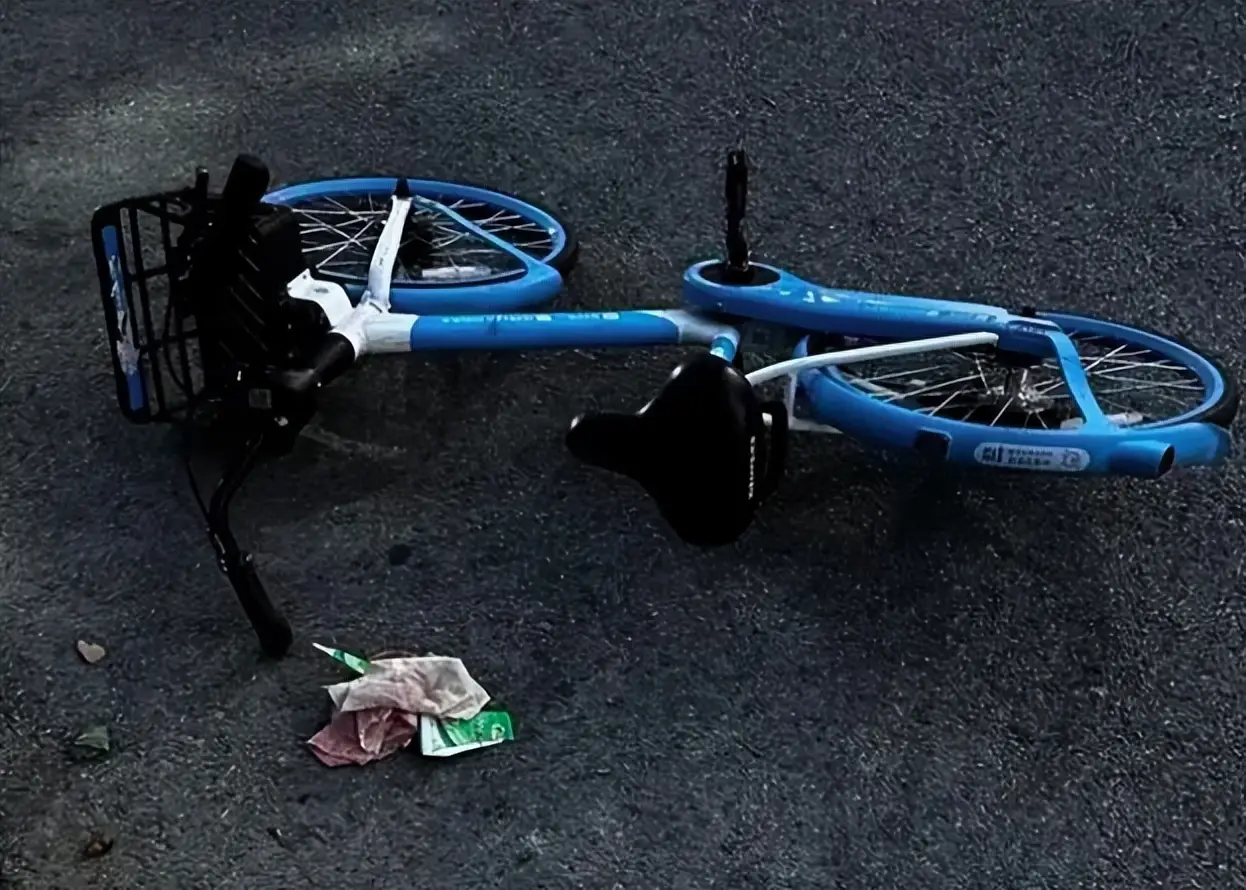 共享单车骑行中自动落锁?致多人摔伤 - php中文网