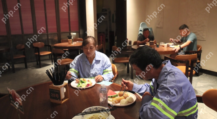 饭店老板为环卫工提供免费早餐，坚持365天 - php中文网