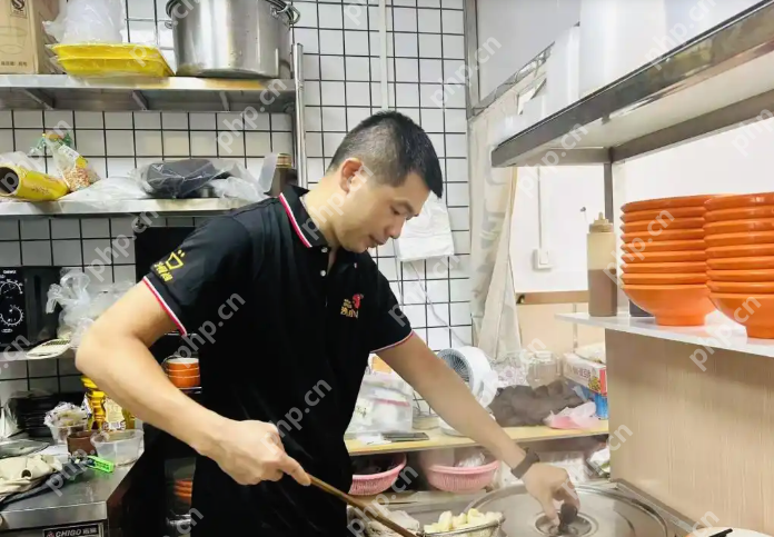 深圳暖心店主为求职毕业生免单,一句“加油”与善举温暖全网:曾受帮助,如今传递善意 - php中文网