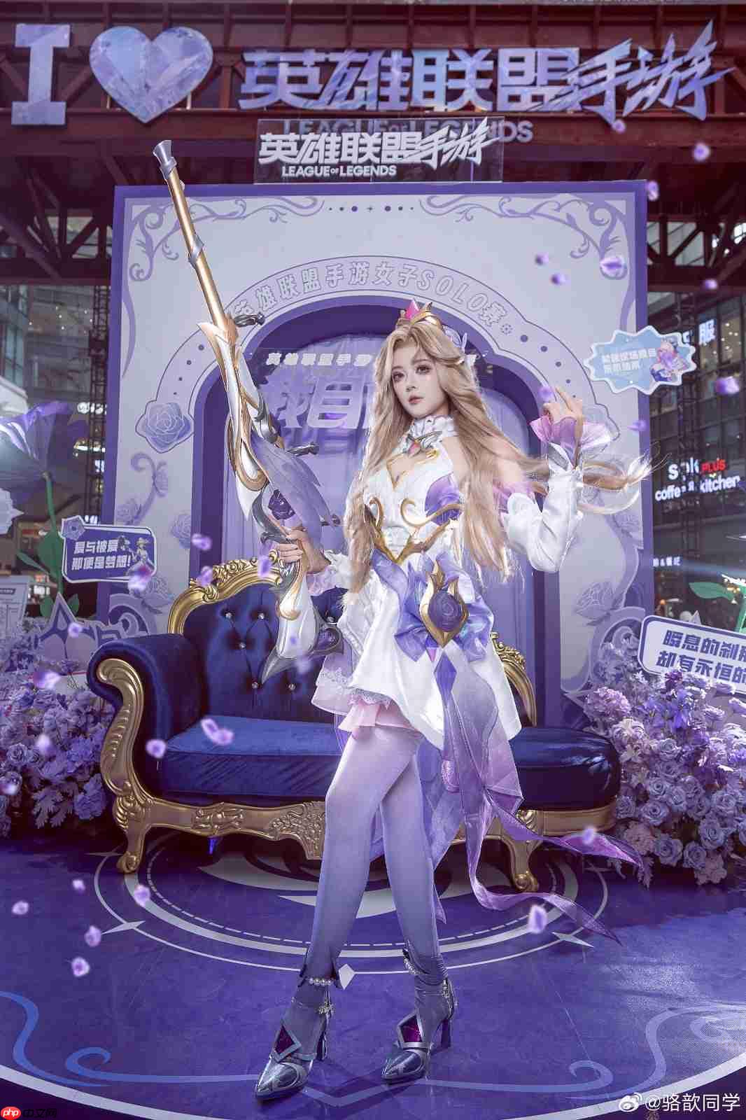 《LOL》主持人骆歆Cos水晶玫瑰女警 太美了