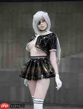 现实版八尺夫人！ 1米8乌克兰美女coser扮演蒂米特雷斯库夫人