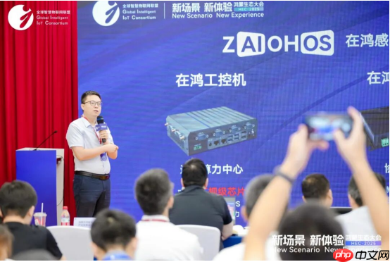 拓维信息携开鸿智谷首发“鸿蒙+星闪+AI”展区,亮相2025鸿蒙生态大会