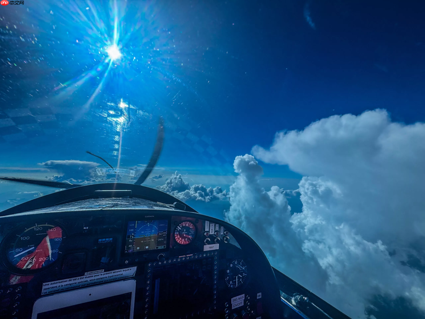 瑞士太阳能电动飞机创下非官方飞行高度纪录，达 9521 米