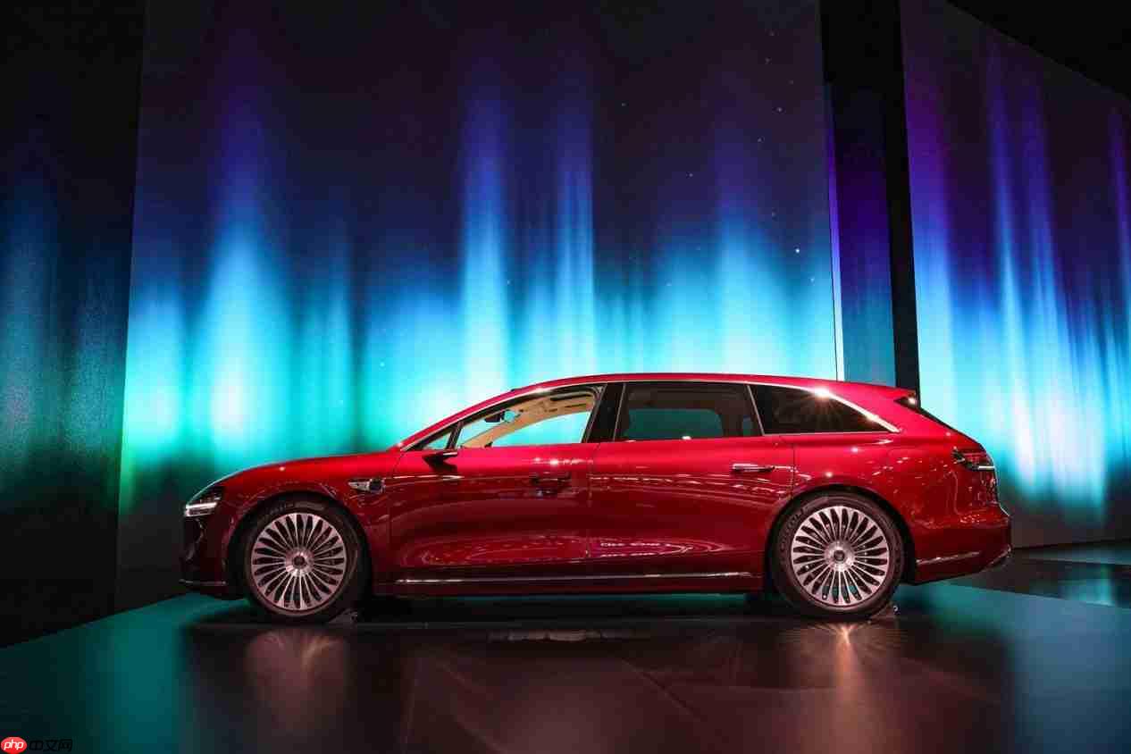 把电影院和K歌房装进车里？享界S9T亮相成都车展