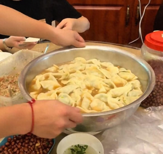 一顿吃200个水饺的16个外甥开学了是怎么回事?详情介绍 - php中文网