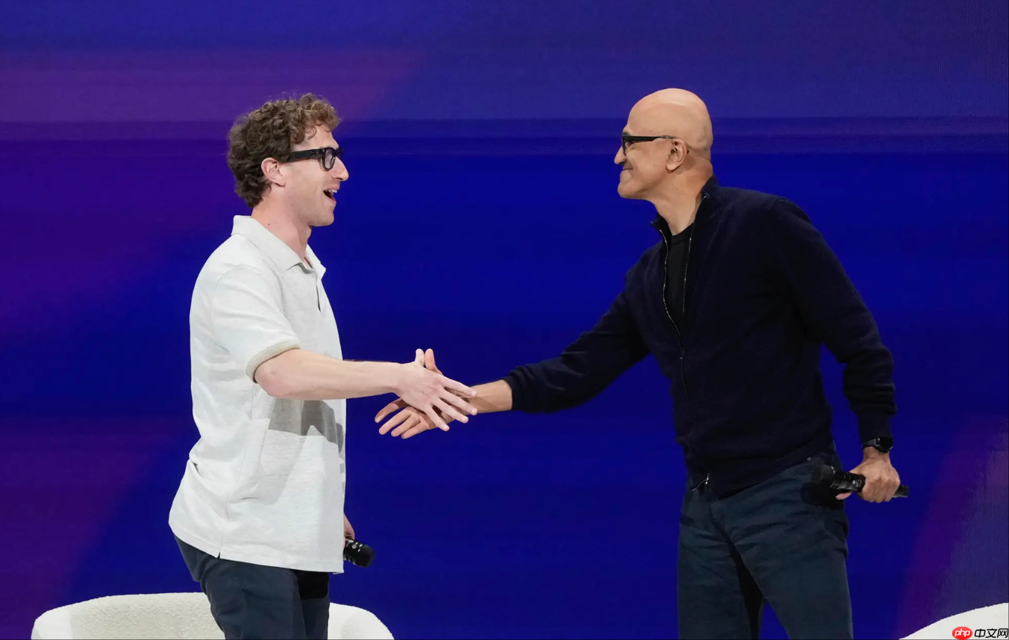 和扎克伯格抢人才:消息称微软挖角 meta,强制匹配薪酬、高层快速拍板