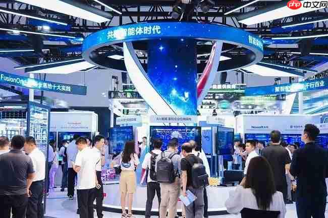 全栈升级AI落地|超聚变火热亮相WAIC2025 携手生态伙伴绽放千行百业AI价值