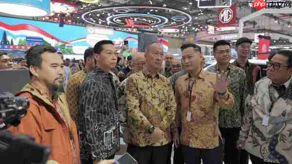 AiMOGA墨甲机器人惊艳亮相印尼车展，加速东南亚智能销售布局