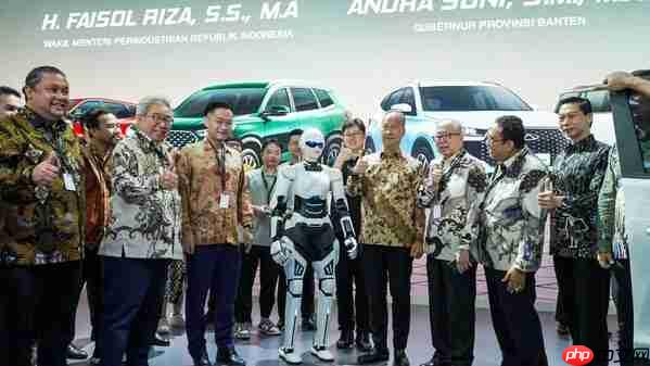 AiMOGA墨甲机器人惊艳亮相印尼车展，加速东南亚智能销售布局