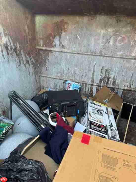 玩家在垃圾堆里捡到10年前配置主机！清理后竟还能用