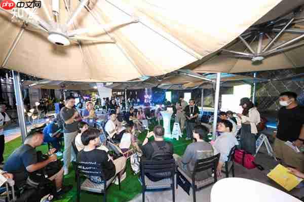 知乎“学术酒吧”亮相WAIC 2025：没有PPT  只有“AI上头”的思想碰撞