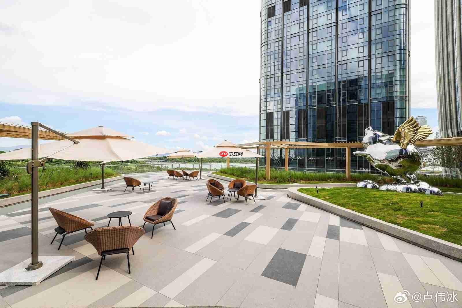 小米深圳大厦今日开园：卢伟冰现场喝小米粥，超 1500 平米旗舰店亮相