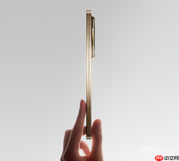 荣耀Magic V3系列销量数据曝光 两款总计达62.4万台！