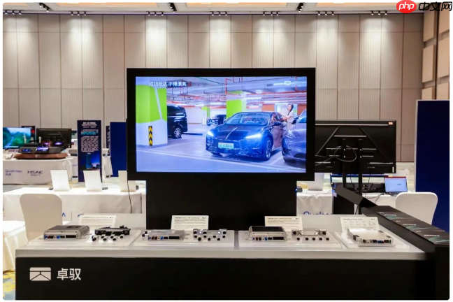 从“全球首发”到“舱驾一体年内量产”,卓驭携高通全系产品亮相苏州峰会