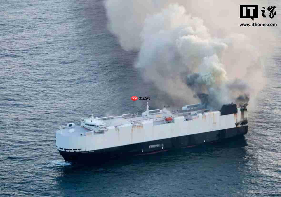 载 3000 辆新车的货轮在北太平洋起火后沉没,含 750 辆新能源汽车