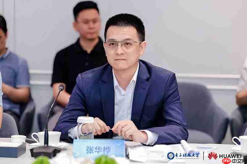 电子科技大学鲲鹏昇腾科教创新孵化中心揭牌，打造中国算力生态“成电范式”