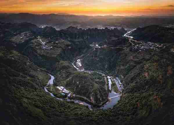 安岚携手复星艺术中心助力邱岸雄