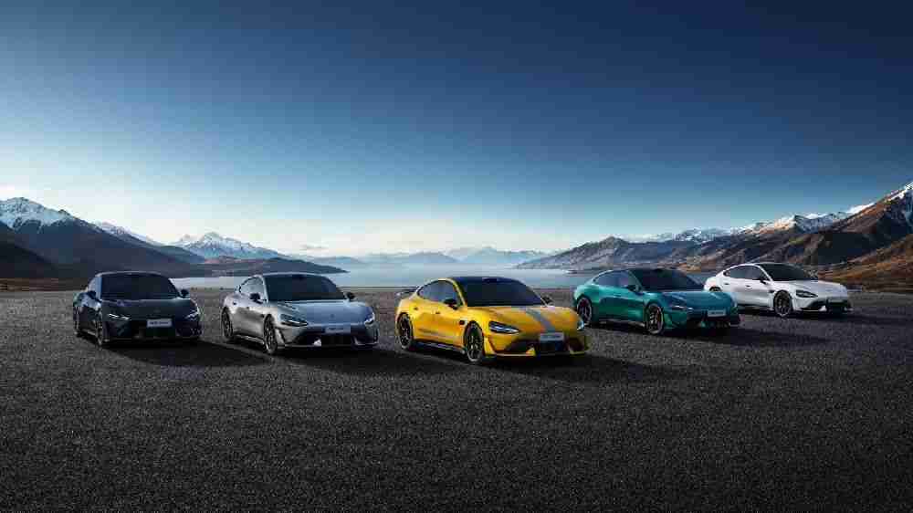 小米SU7 Ultra大定突破15000台！雷军深夜发文祝贺