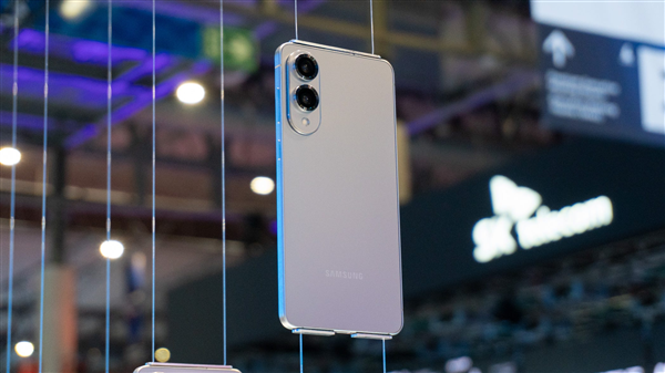 三星Galaxy S25 Edge亮相MWC:只能看 禁止上手