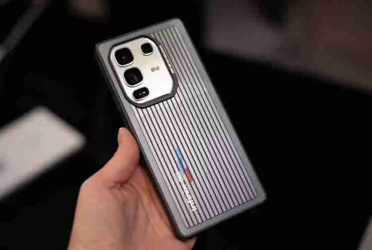 传音MWC秀肌肉:展示Infinix太阳能充电手机与变色墨水屏手机