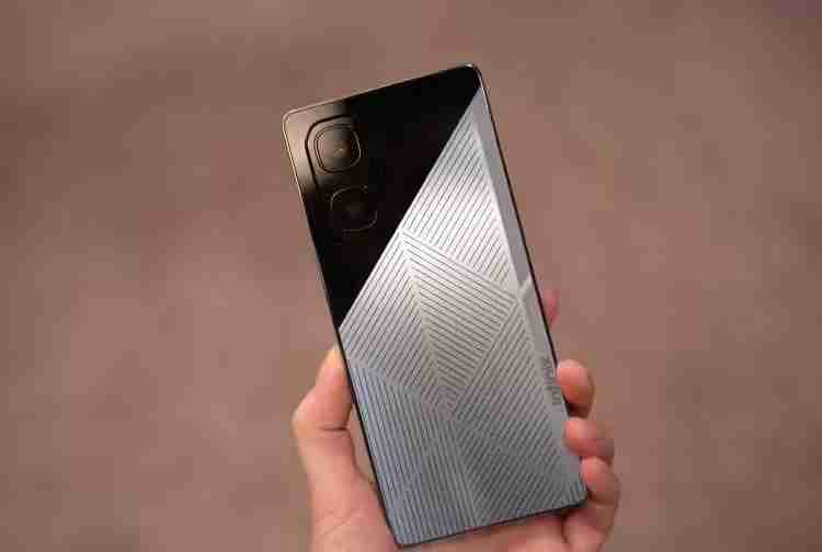 传音MWC秀肌肉:展示Infinix太阳能充电手机与变色墨水屏手机