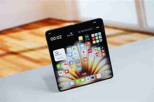 4mm行业最薄折叠屏！OPPO Find N5图赏