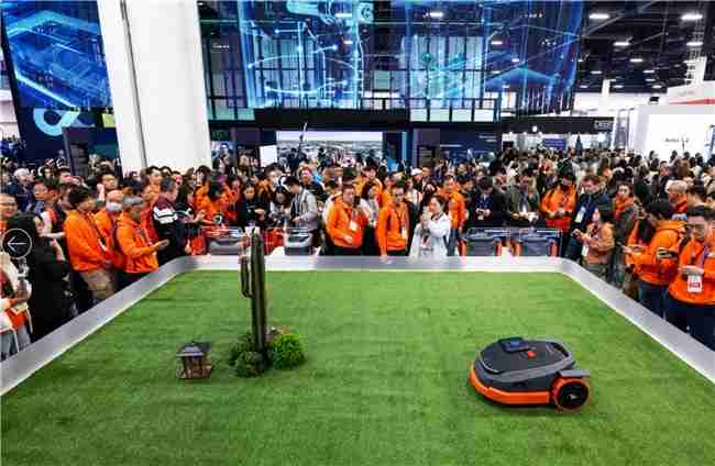 张朝阳探展CES2025,见证九号公司产品力和中国智造全球化格局