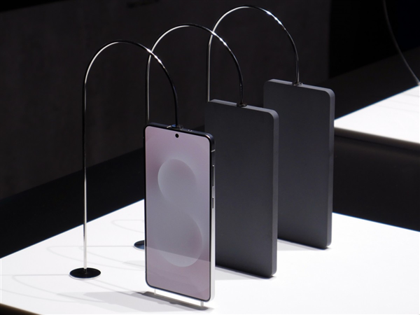 三星Galaxy S25 Edge官宣:超薄骁龙8至尊版旗舰 剑指iPhone 17 Air