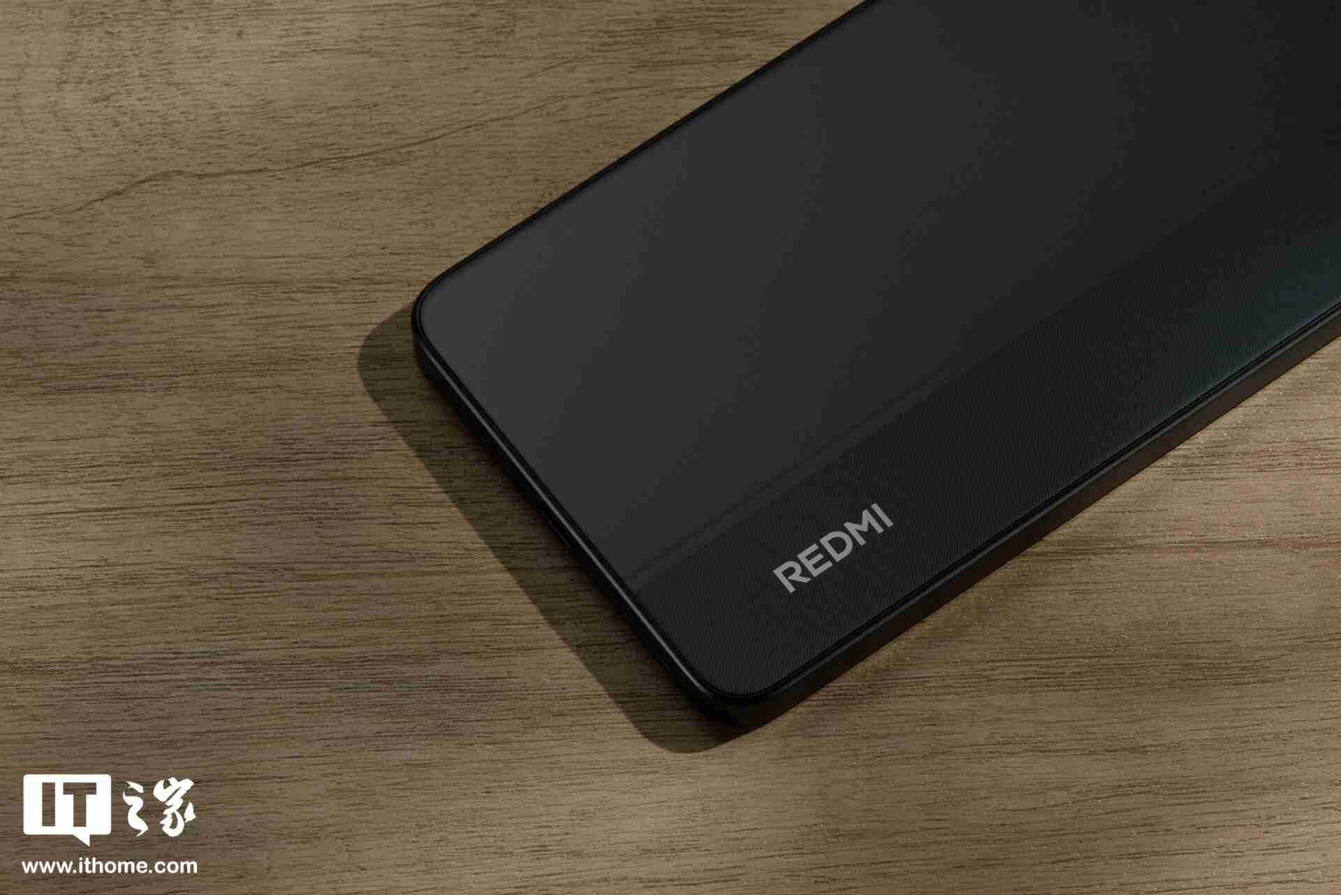 小米 REDMI Turbo 4「暗影黑」实拍：设计干练克制，拼色后壳不失个性