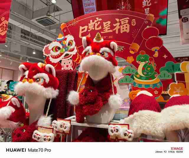 华为Mate 70 Pro拍照怎么样?红枫原色表现出色,96mm长焦彪悍