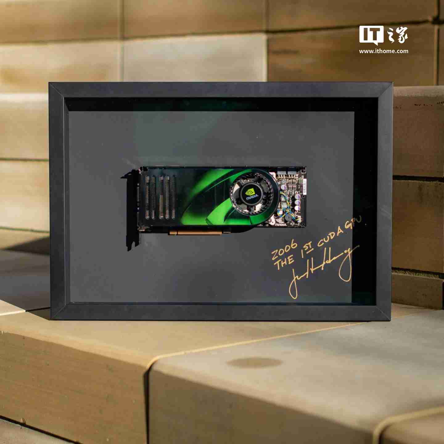 英伟达将赠送经典 GeForce 8800 Ultra 显卡,由 CEO 黄仁勋签名