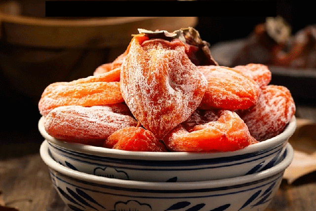 柿子干表面白色的是什么 柿饼干了如何回软