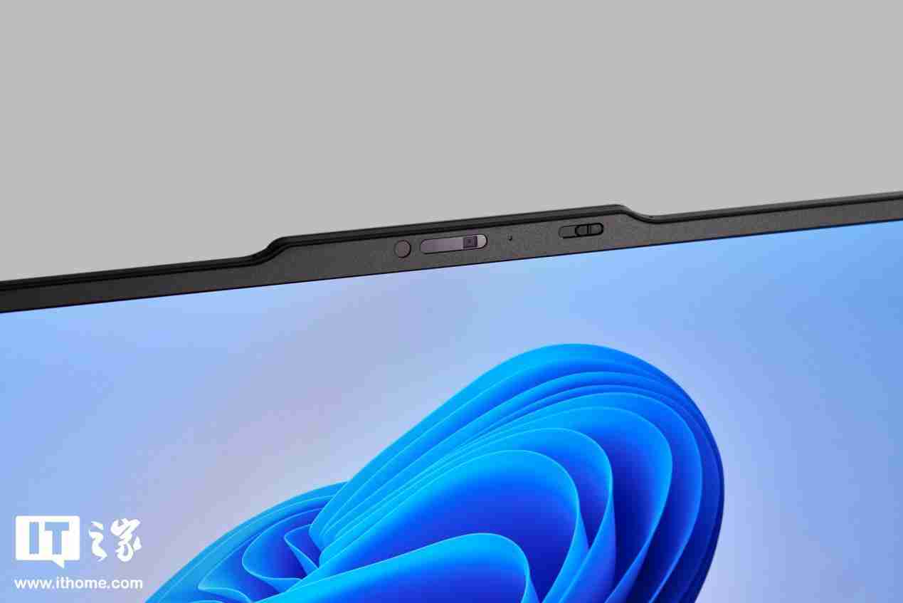 986g 超轻 AI PC 酷睿 Ultra 本，联想 ThinkPad X1 Carbon 2025 Aura 评测