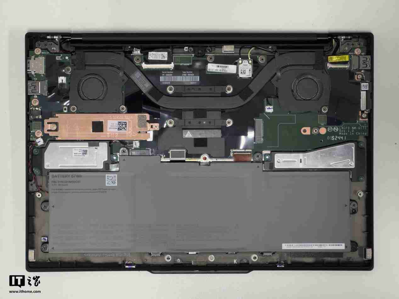 986g 超轻 AI PC 酷睿 Ultra 本，联想 ThinkPad X1 Carbon 2025 Aura 评测