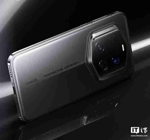 荣耀 Magic7 RSR 保时捷设计手机维修备件价格公布：屏幕 1779 元起，电池 319 元