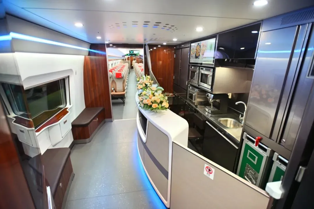 运营时速 400 公里全球最快,我国 CR450 动车组样车内饰、坐席等设计公布