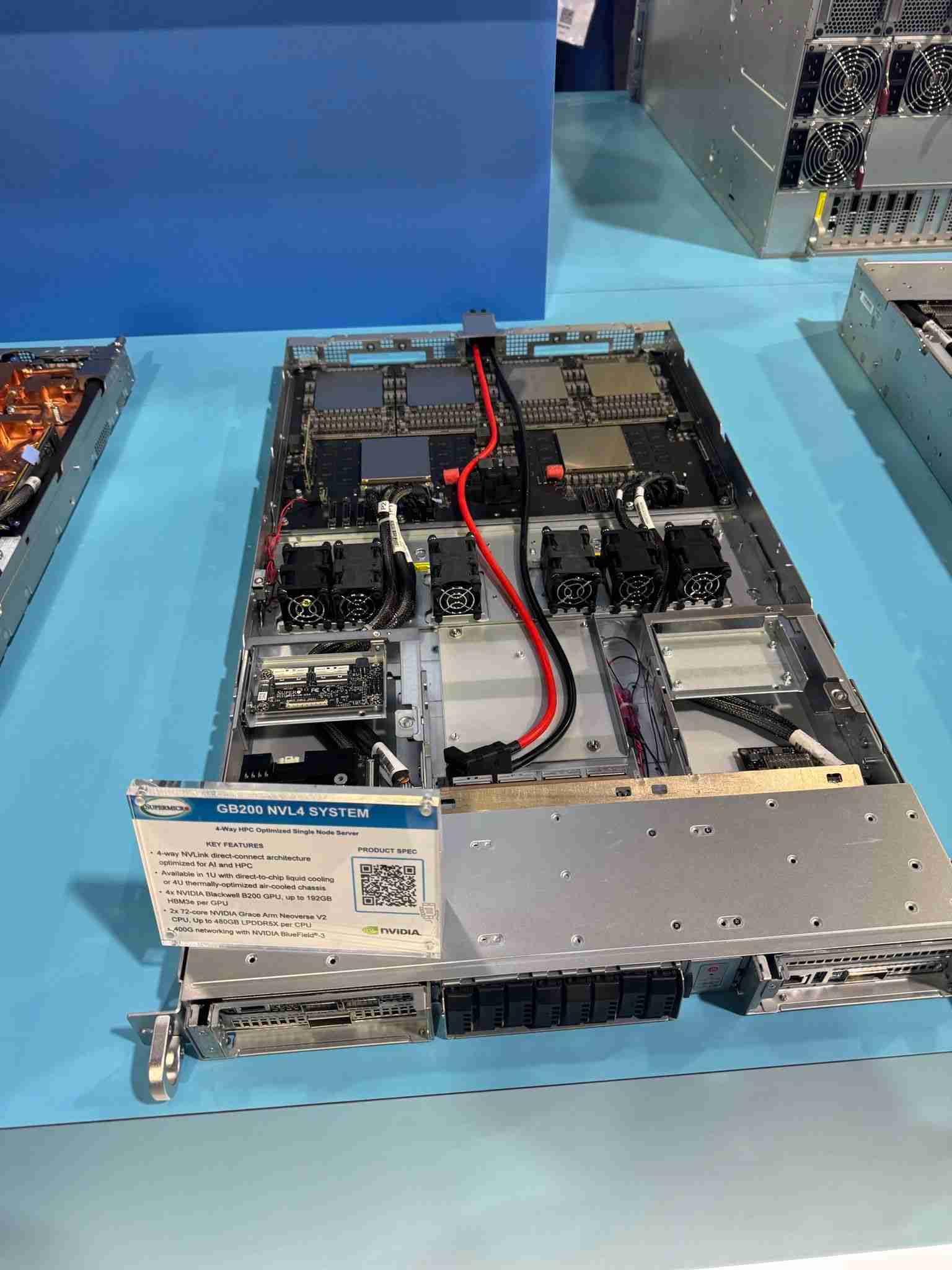 英伟达推出 GB200 NVL4 平台:144 核 CPU+4 个 Blackwell GPU,最高支持 1.3TB 内存